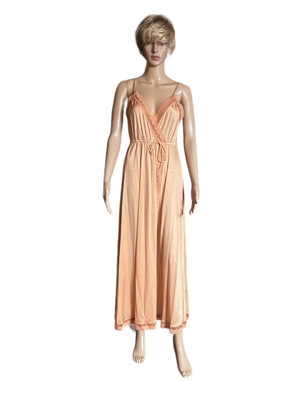 Vanity Fair ~ Women’s Small ~ Peach Orange ~ Vintage (60’) ~ Sexy Nightgown Slip